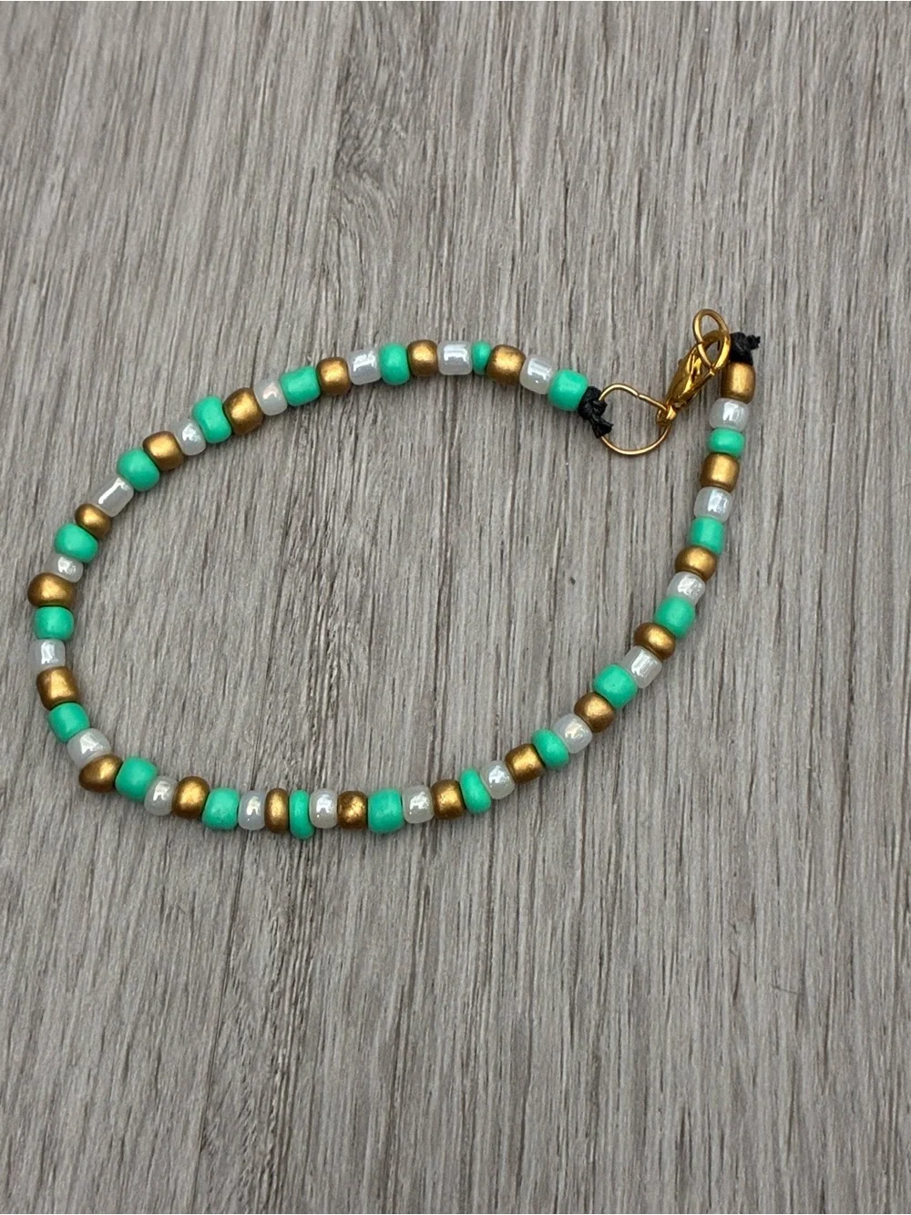 Handmade Turquoise, Gold & White Beaded bracelet